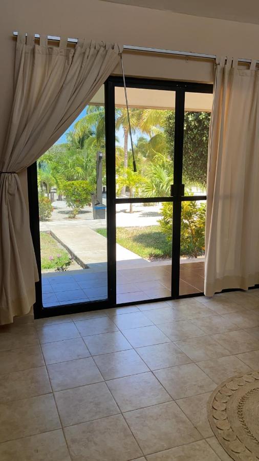 Beachfront Apartment With Swimming Pool. One Bedroom Celestun Exterior photo